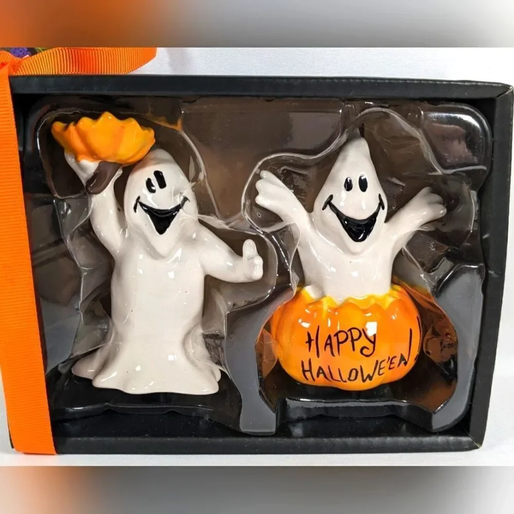 New In Box Blue Sky Clayworks 2022 Happy Halloween Ghosts Salt And Pepper Set